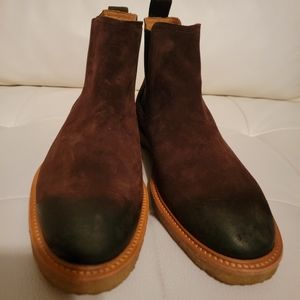 Men's suede Chelsea Boot size 10.5 Never worn. Banana Republic. Brown